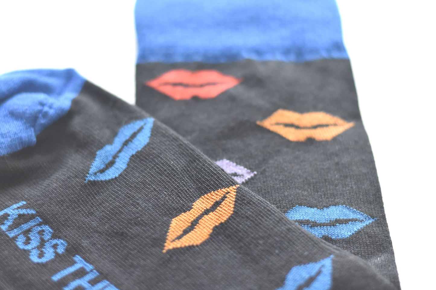 Sosete Kiss the Floor (negru cu imprimeu multicolor)