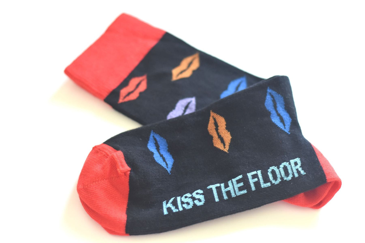 Sosete Kiss the Floor (negru cu imprimeu multicolor)